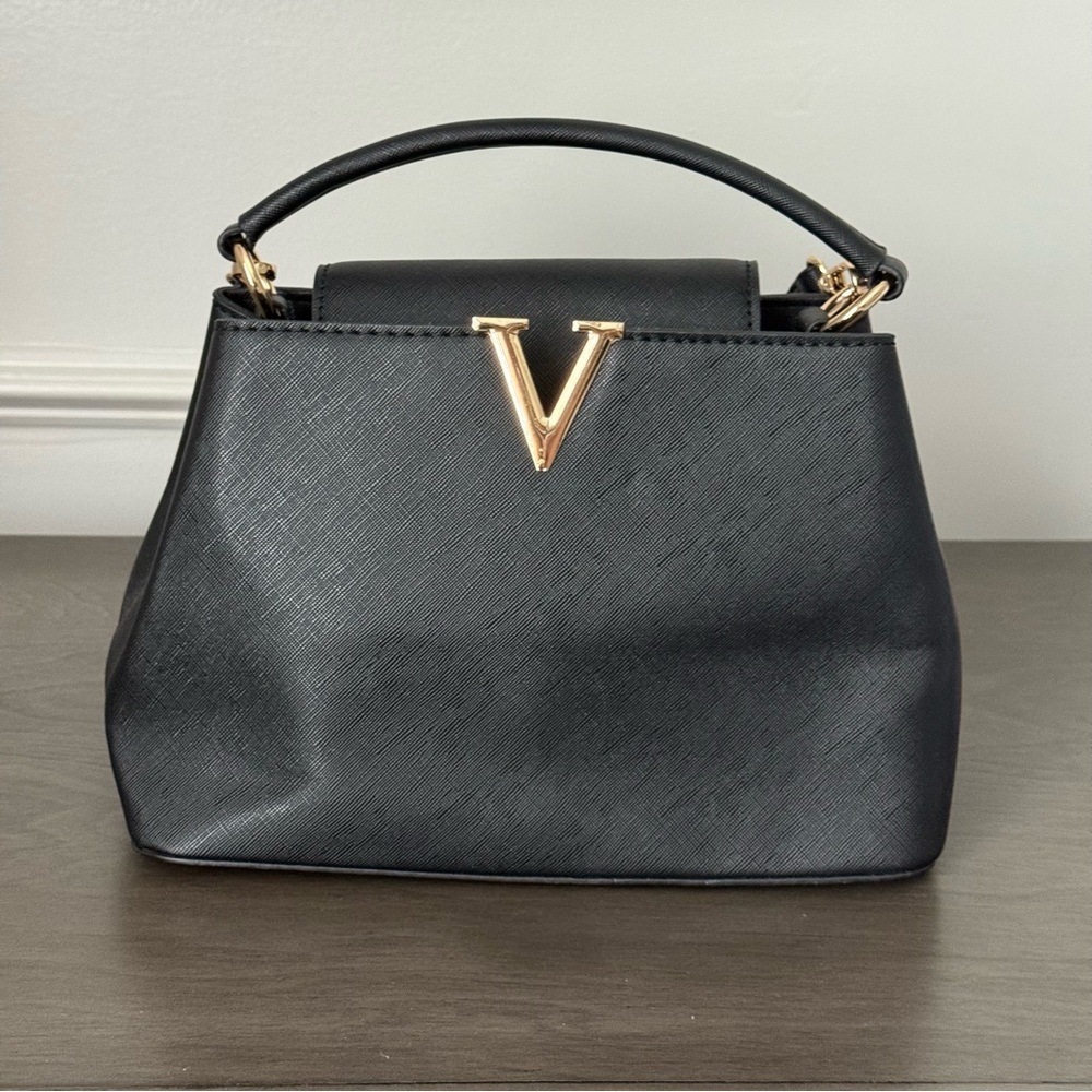 Elegant Black Letter V Crossbody Bag Gold Accent - Picture 5 of 10